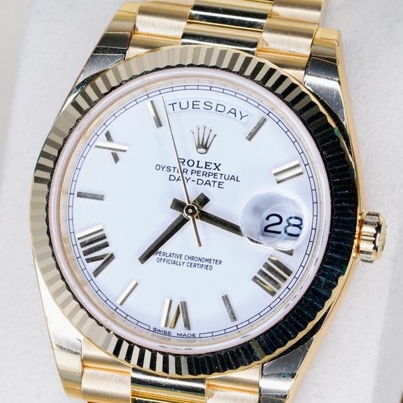 Rolex Day-Date 40 President in 18kt yellow gold with white dial and fluted bezel, reference 228238